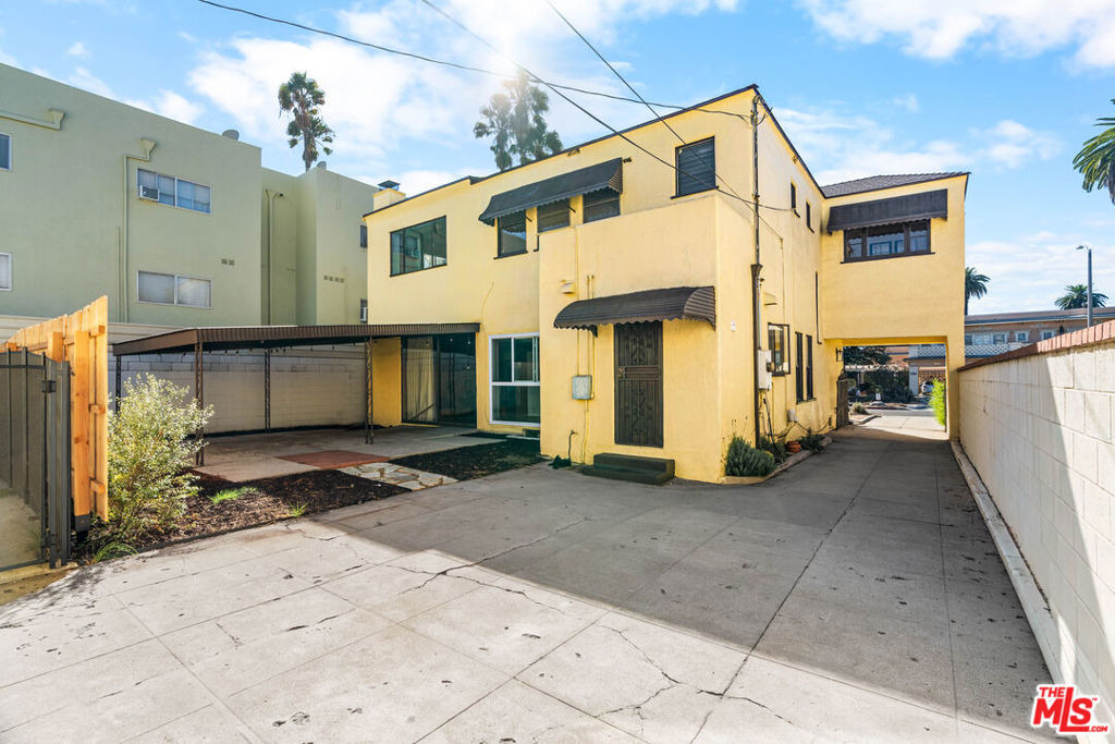 1838 S Victoria Avenue - Photo 38