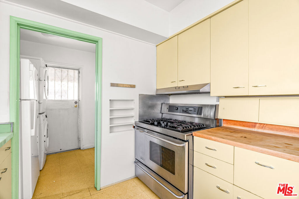 1838 S Victoria Avenue - Photo 20