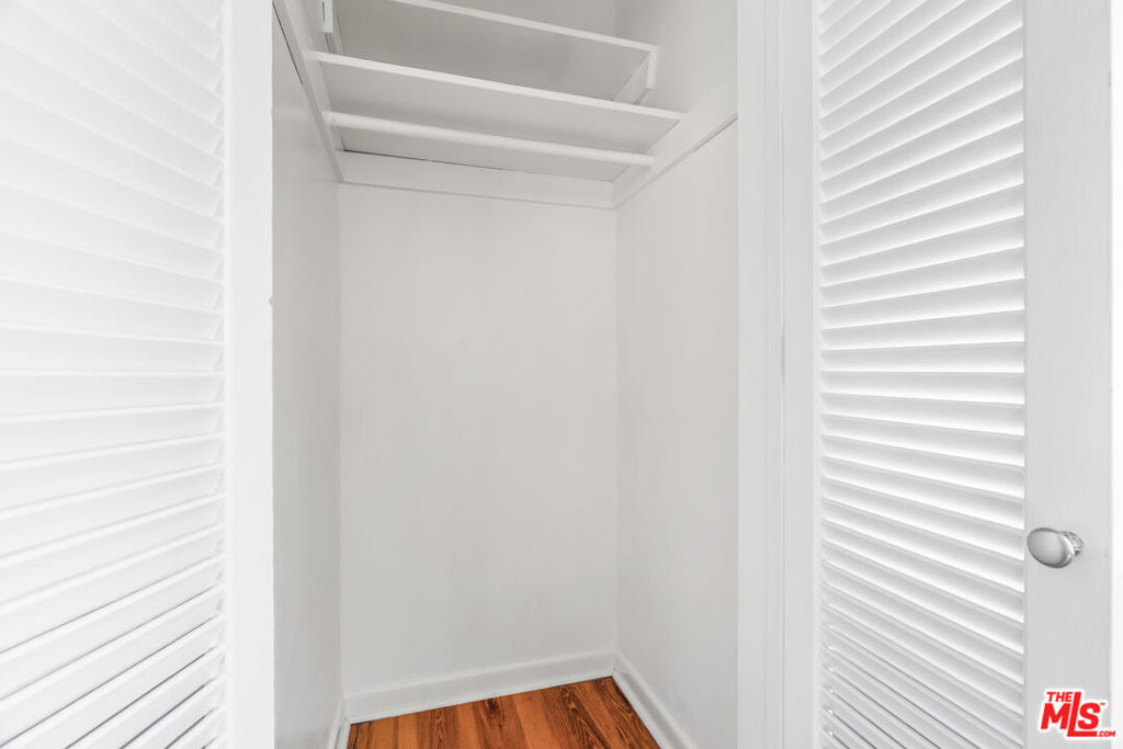 1838 S Victoria Avenue - Photo 32