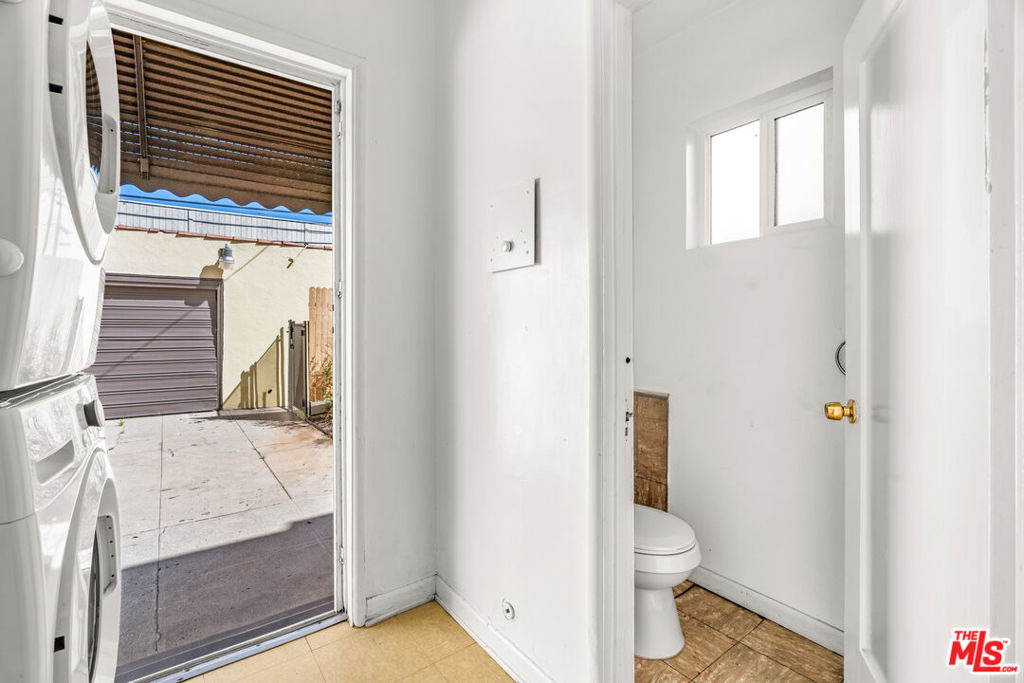 1838 S Victoria Avenue - Photo 21