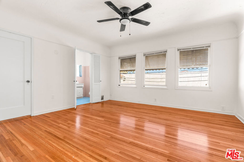 1838 S Victoria Avenue - Photo 33