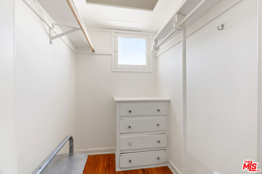 1838 S Victoria Avenue - Photo 35