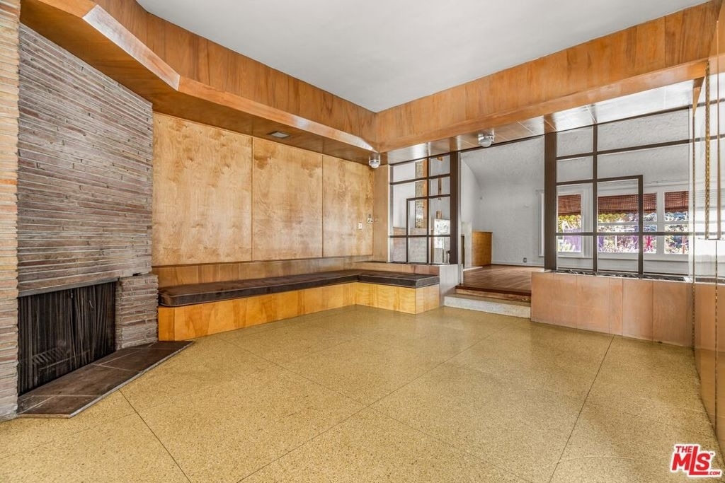 1838 S Victoria Avenue - Photo 11