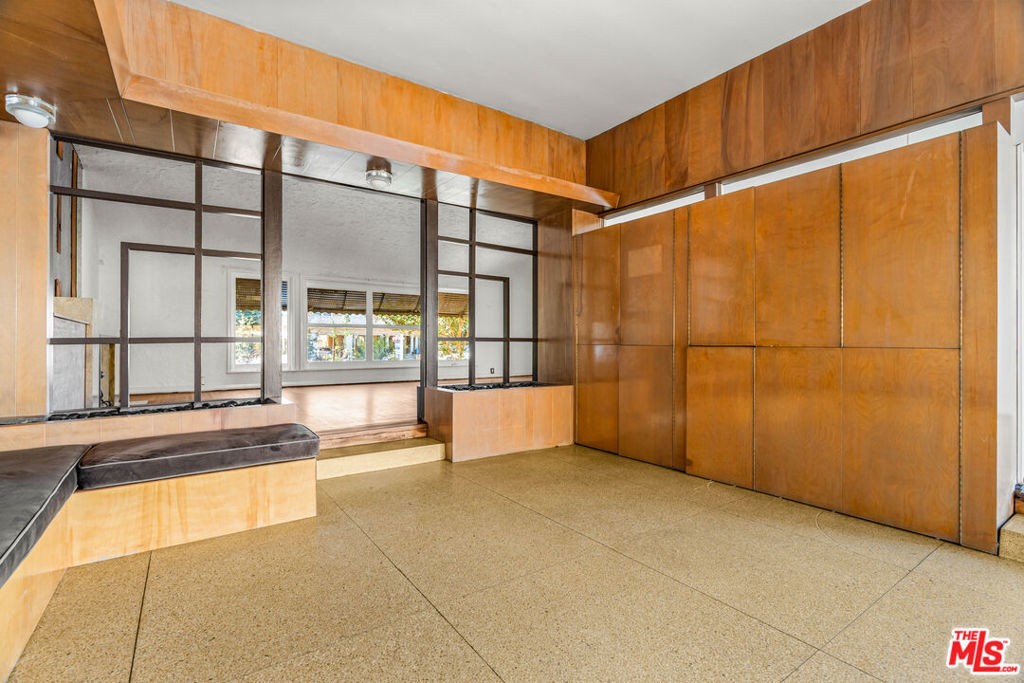 1838 S Victoria Avenue - Photo 12