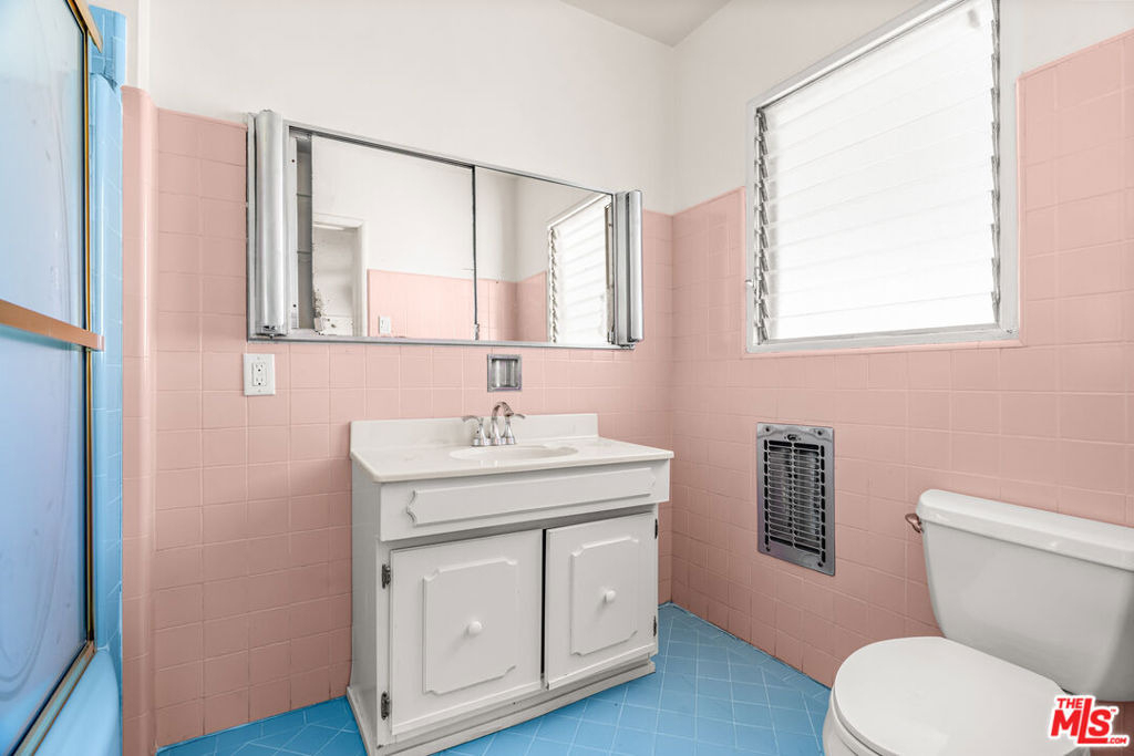 1838 S Victoria Avenue - Photo 36