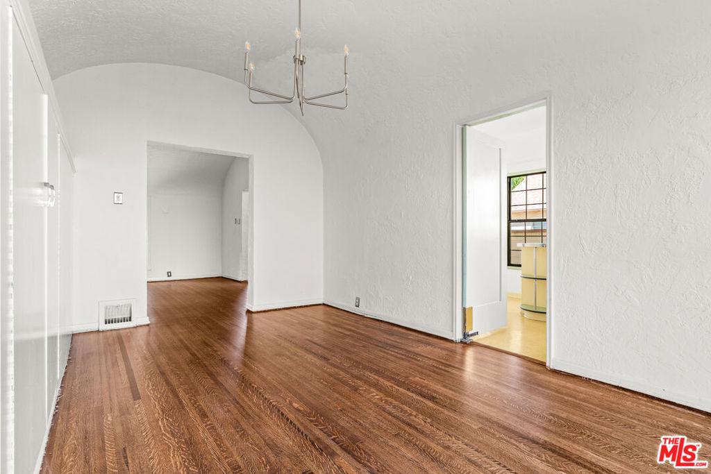 1838 S Victoria Avenue - Photo 14