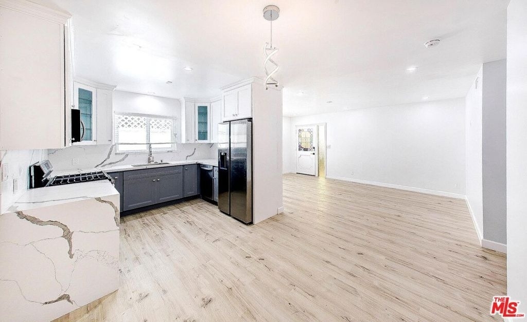 722 Lincoln Boulevard - Photo 1