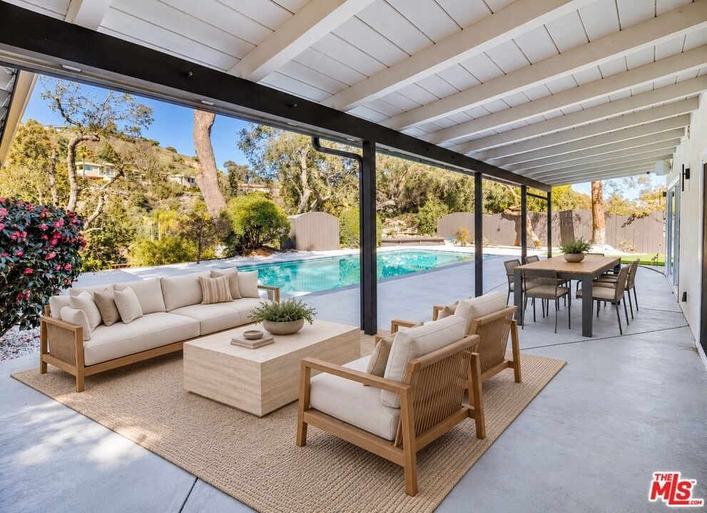 16047 Meadowcrest Road - Photo 3