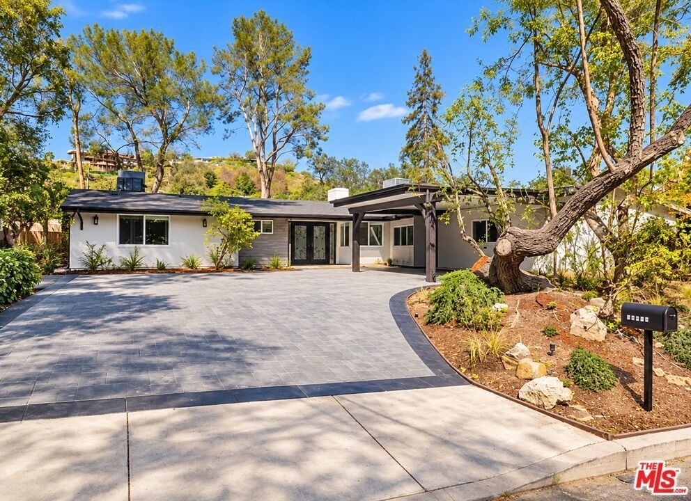 16047 Meadowcrest Road - Photo 0