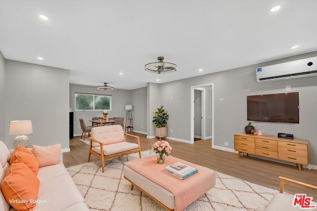 2418 Graham Avenue - Photo 3