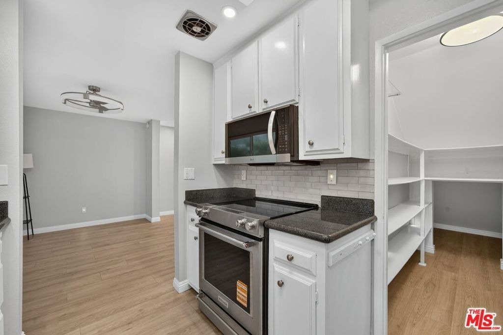 2418 Graham Avenue - Photo 11