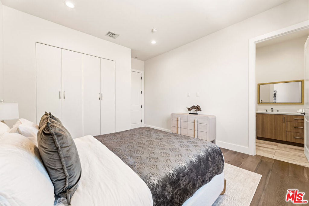 5017 Hesperia Avenue - Photo 37
