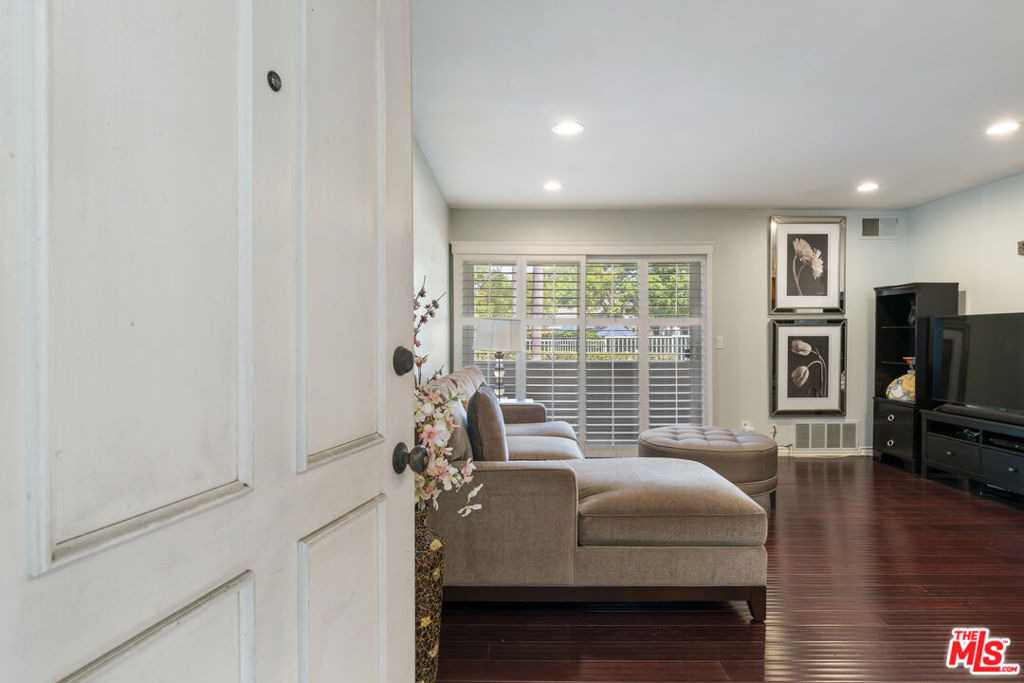 3863 Thorncroft Lane - Photo 0