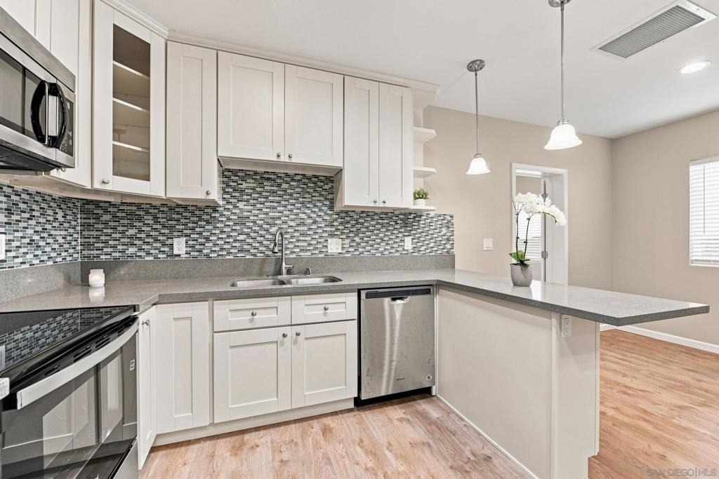 1429 Hermes Ave - Photo 4