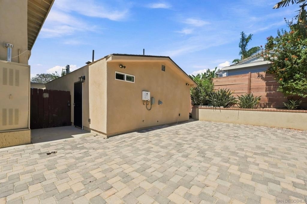 1429 Hermes Ave - Photo 23