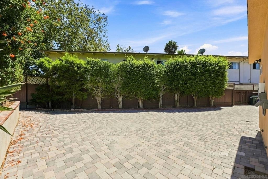 1429 Hermes Ave - Photo 20