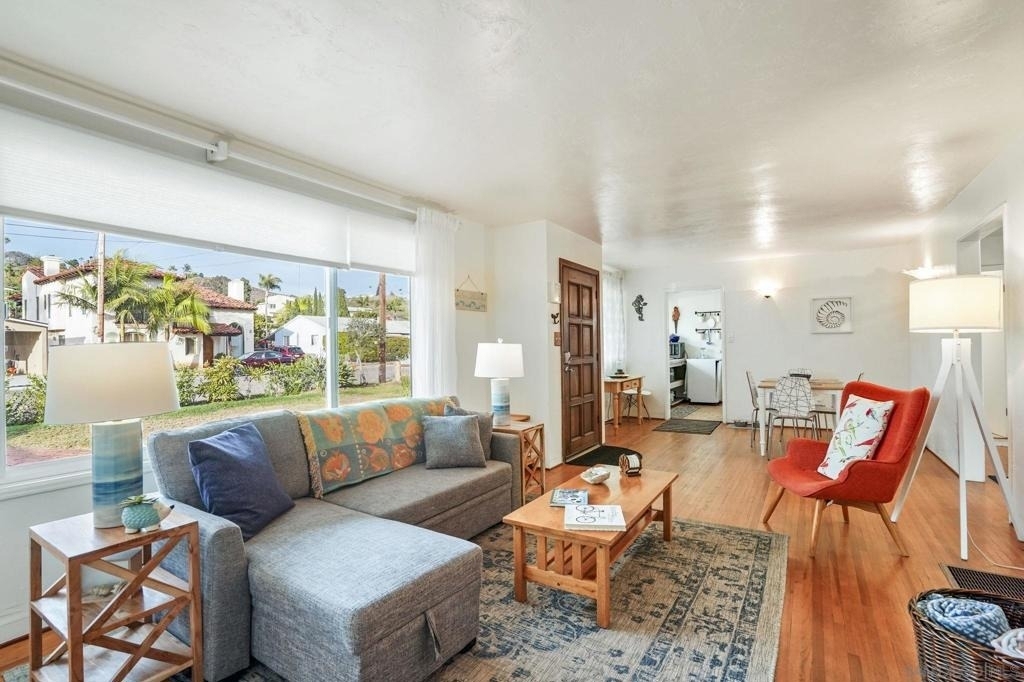 4859 Gardena Ave - Photo 3