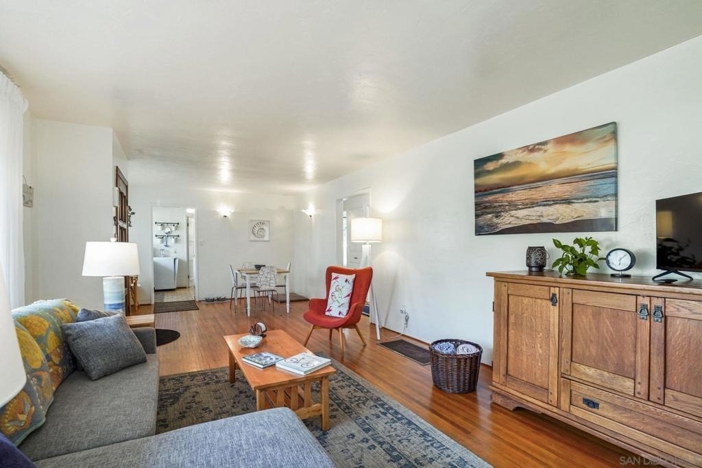 4859 Gardena Ave - Photo 2