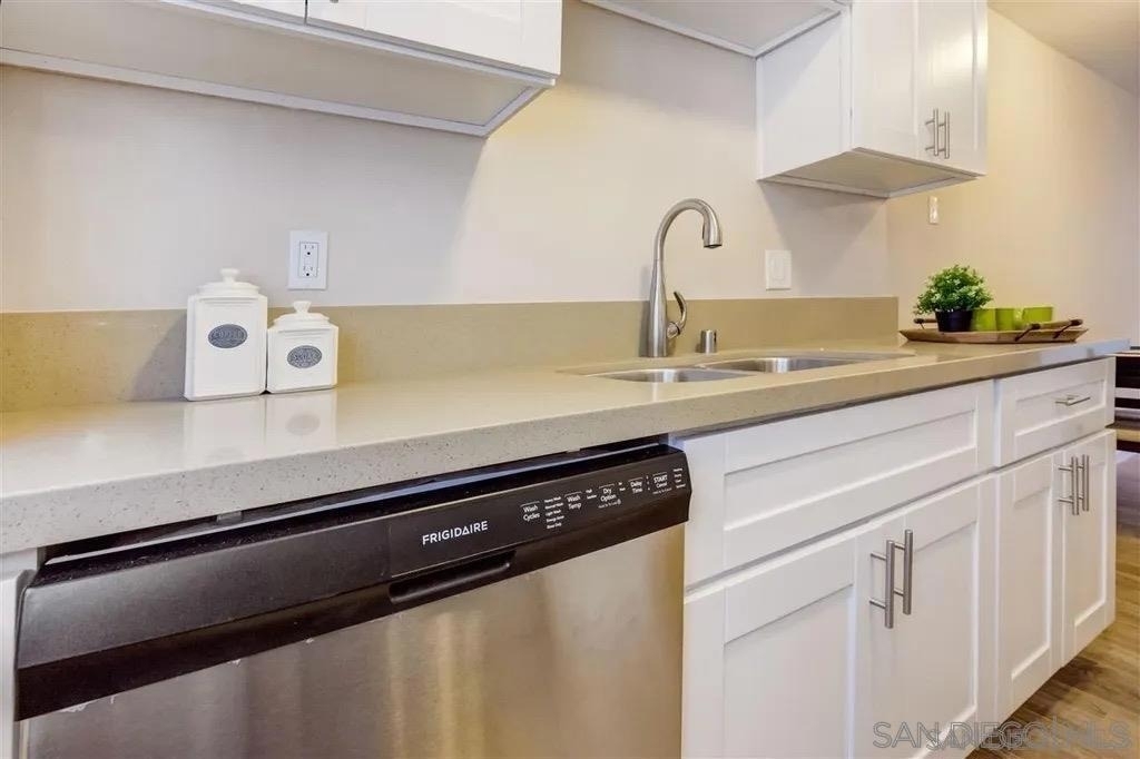4331 53rd St - Photo 2