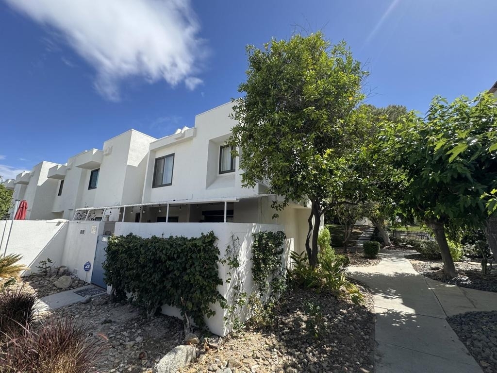 48728 Desert Flower Drive - Photo 0
