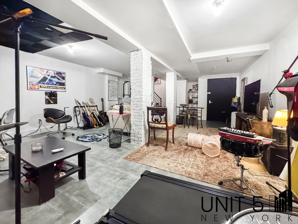 483 Evergreen Avenue - Photo 7
