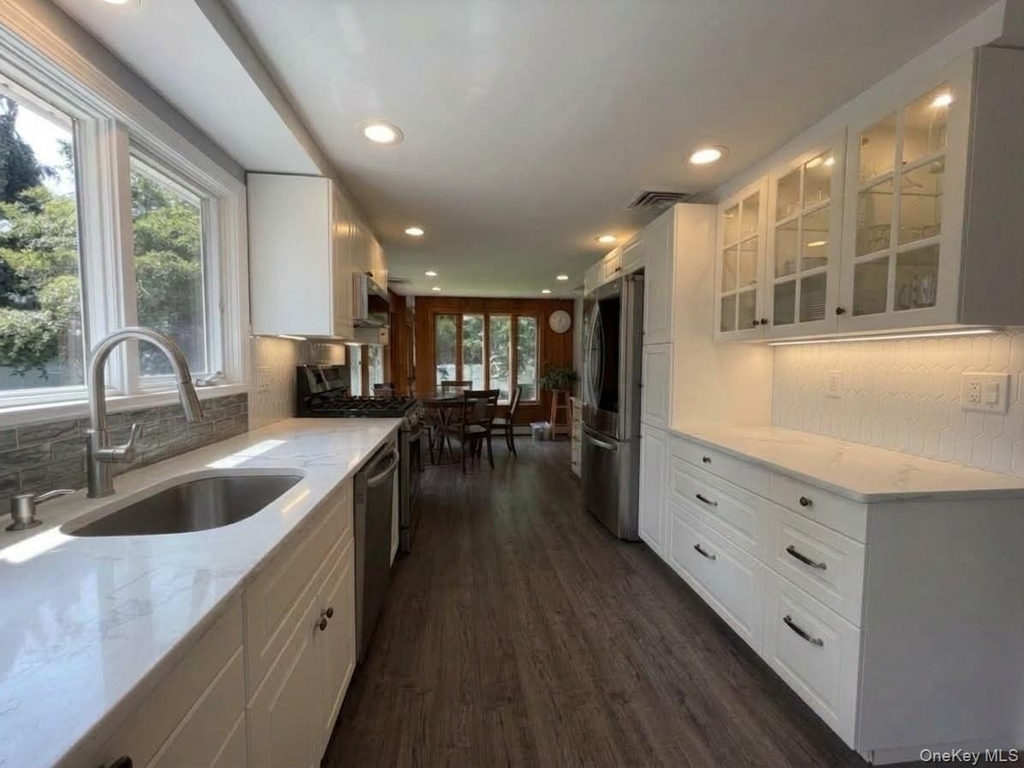 8 Tree Hollow Lane - Photo 2