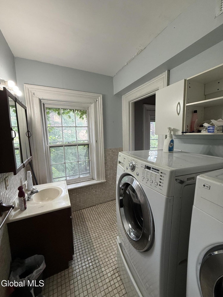 130 Grand Street - Photo 2