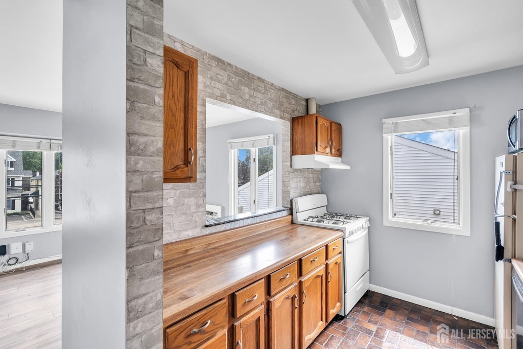 1595 E 2nd Street - Photo 3