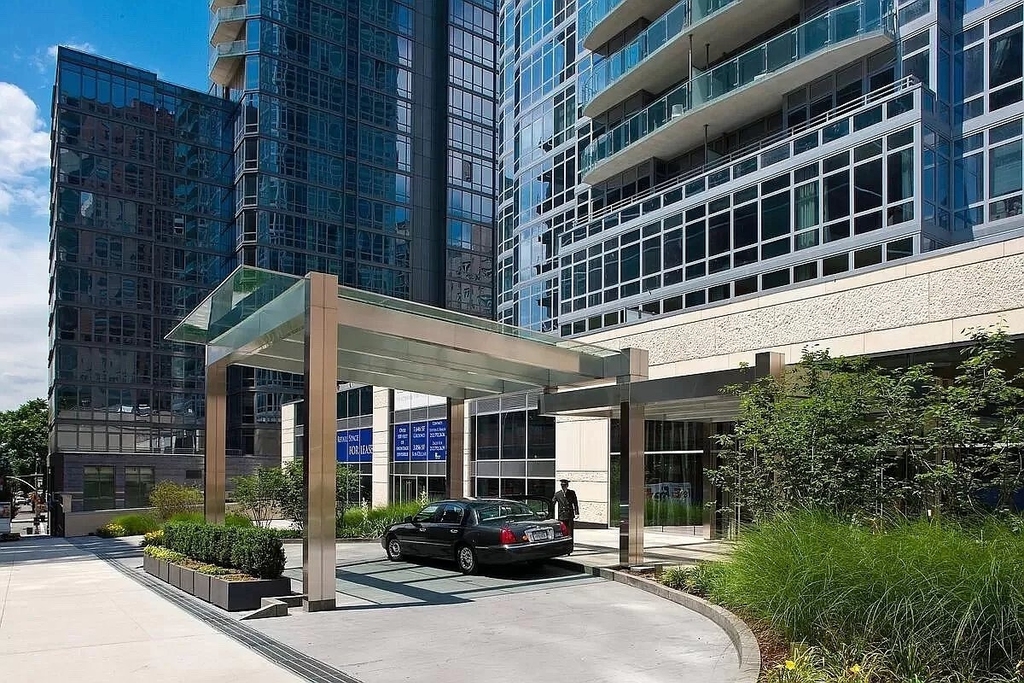 555 W 59th Street - Photo 13
