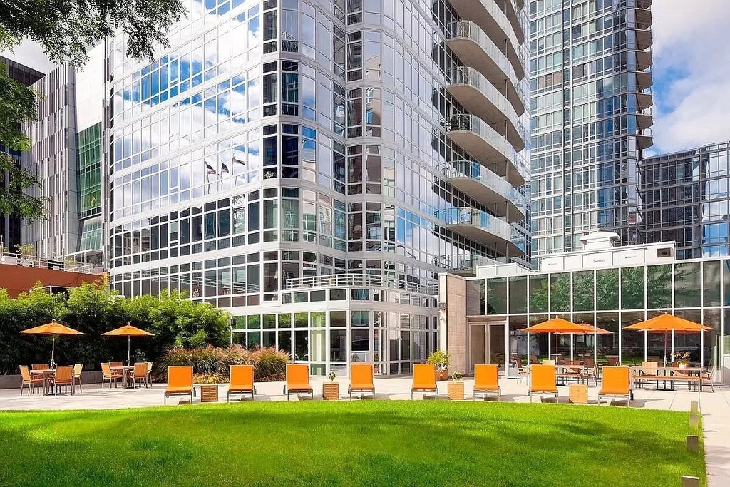 555 W 59th Street - Photo 10