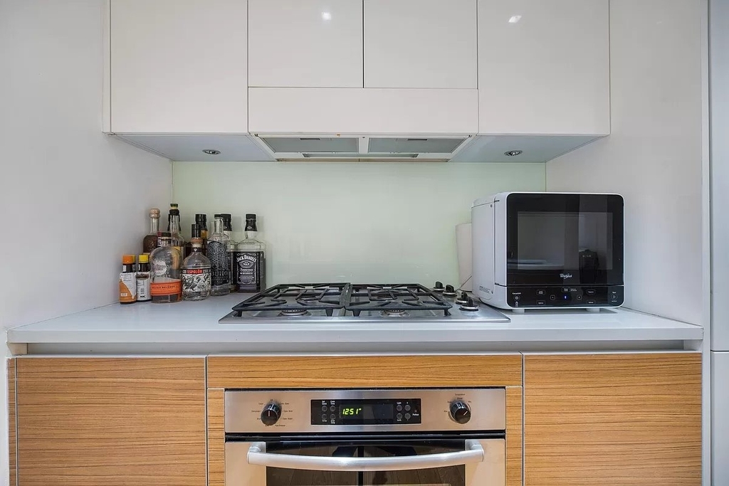 555 W 59th Street - Photo 3