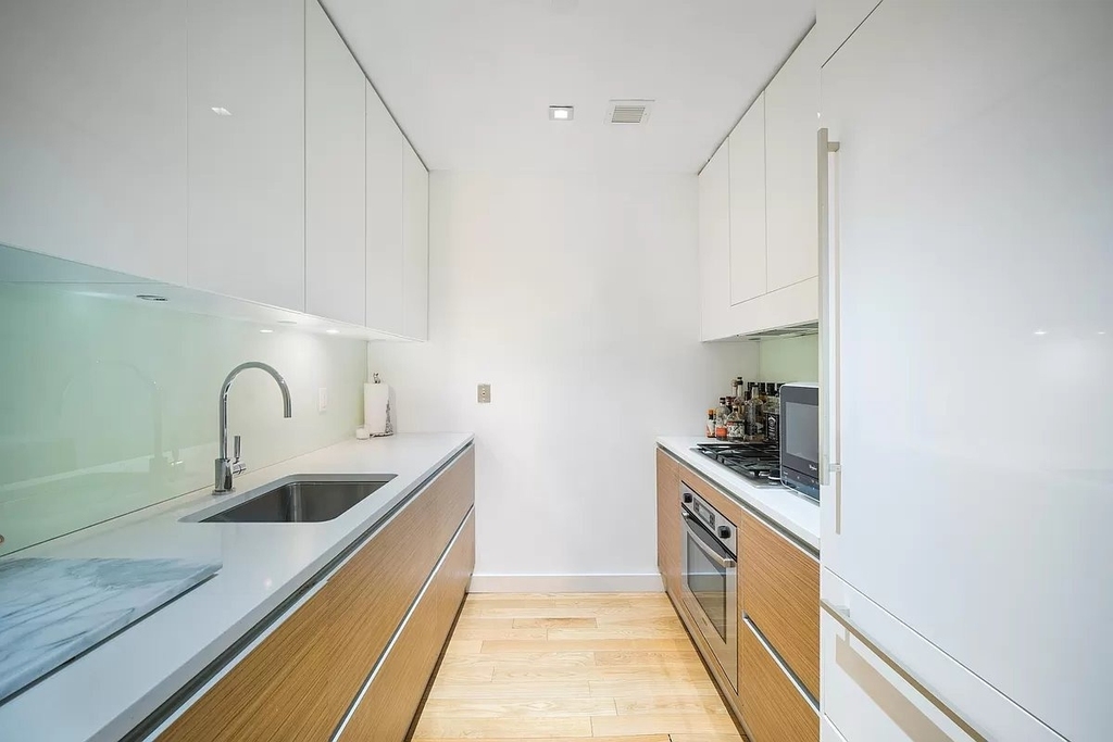 555 W 59th Street - Photo 4