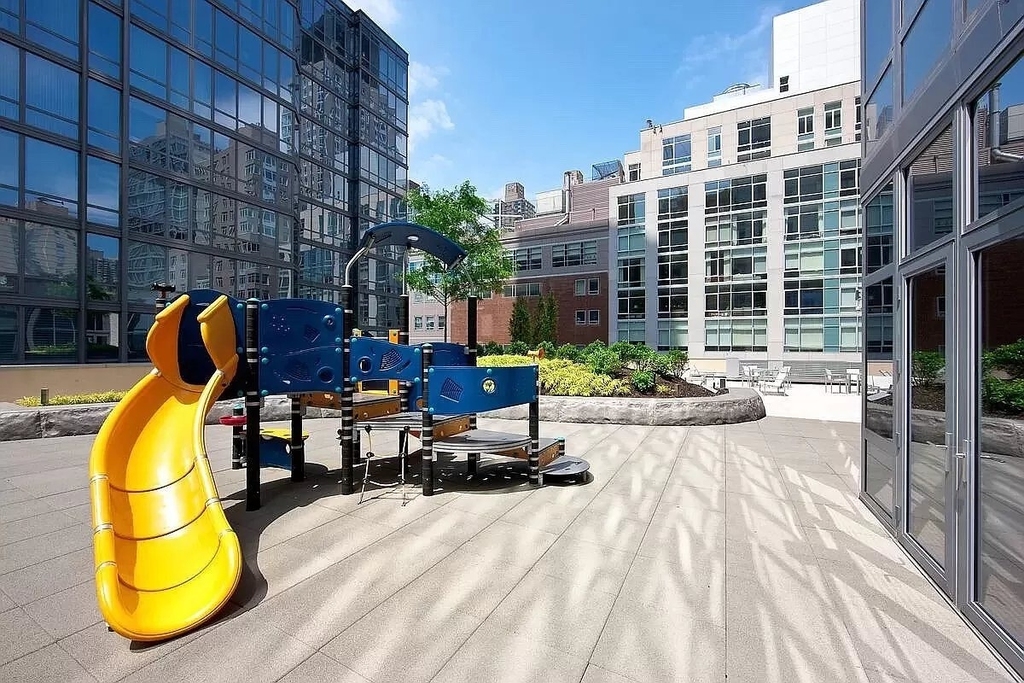 555 W 59th Street - Photo 11