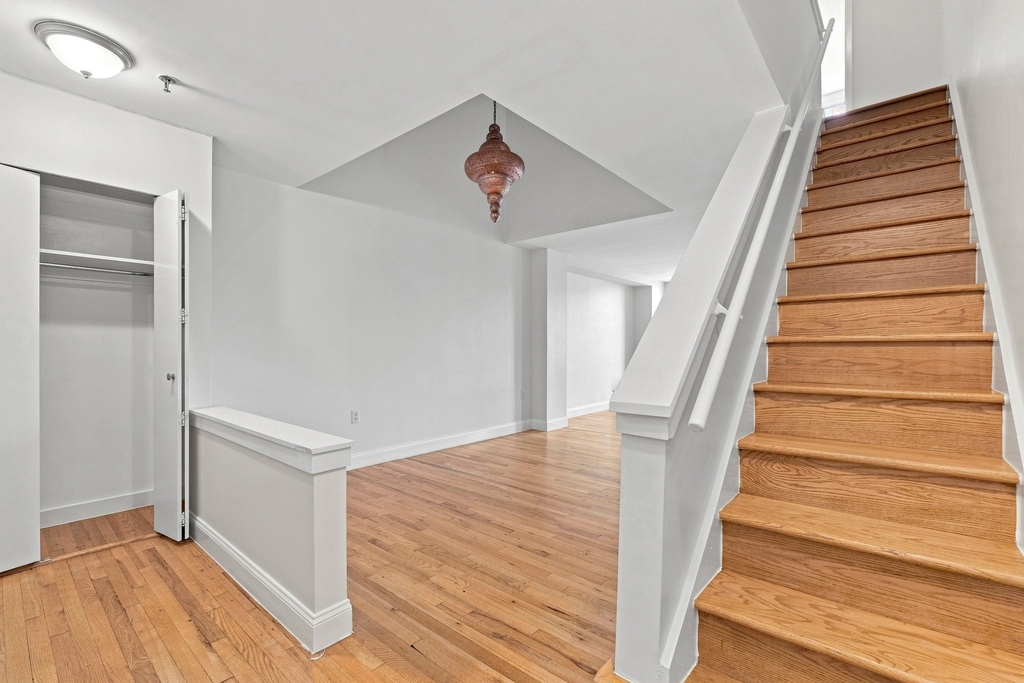 170 John Street - Photo 4
