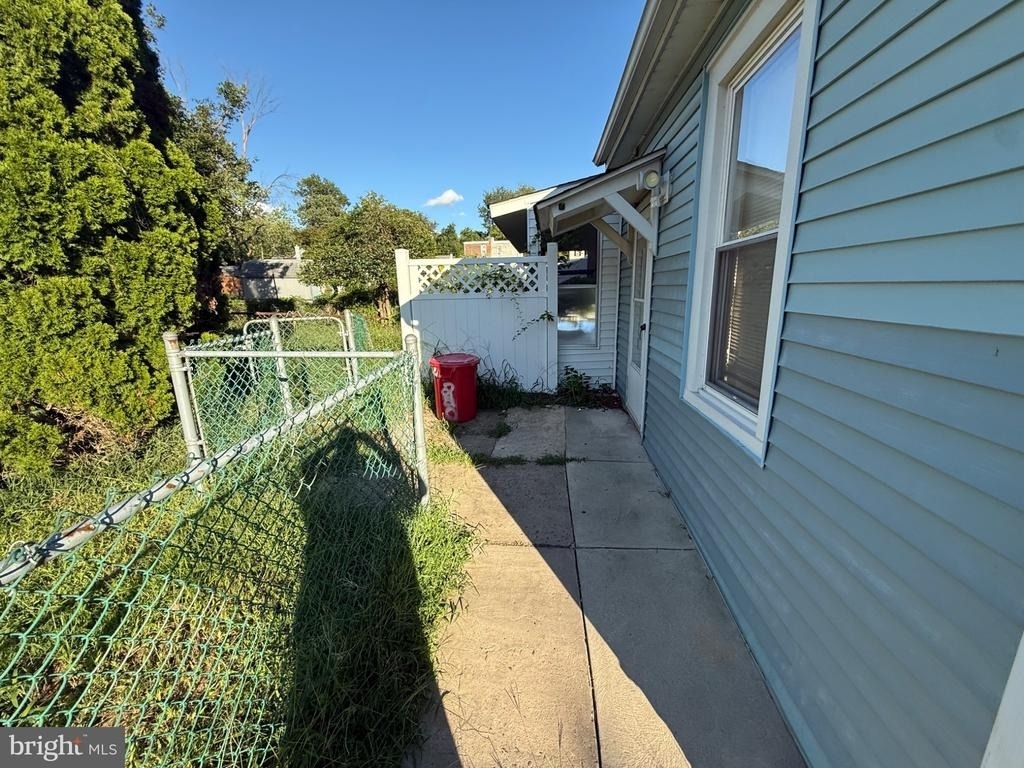 220 10th Street - Photo 2