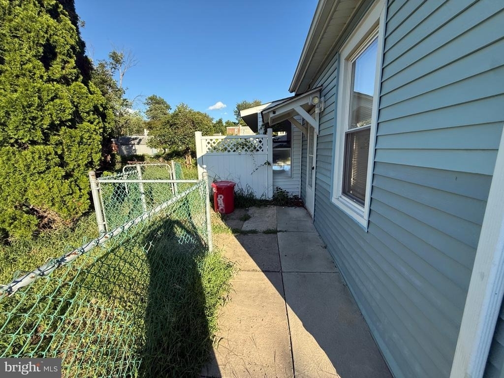 220 10th Street - Photo 1