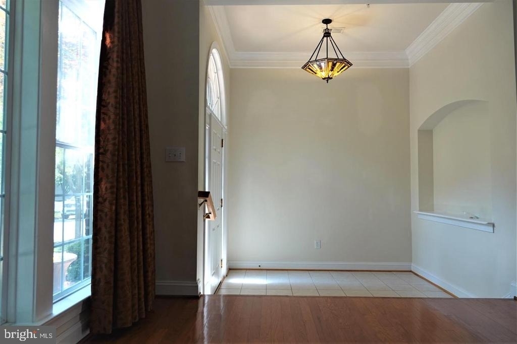 1115 Crestfield Drive - Photo 2