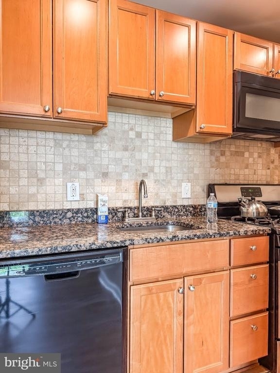 10850 Green Mountain Circle - Photo 16