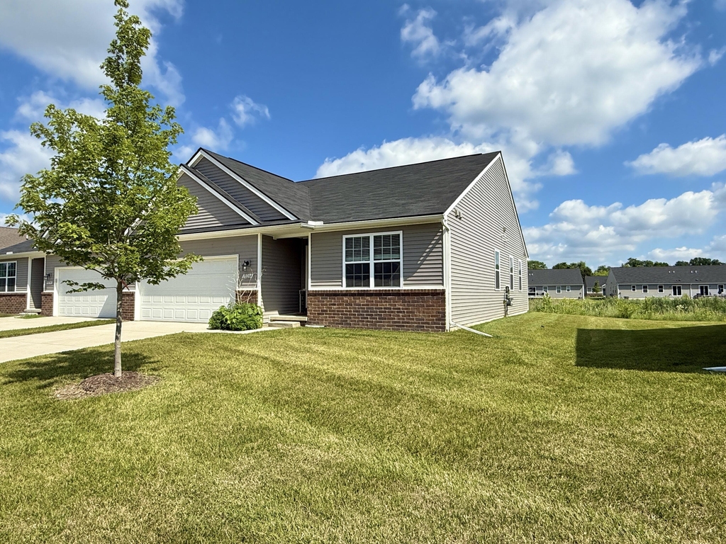 10284 Swan Lake Circle - Photo 4