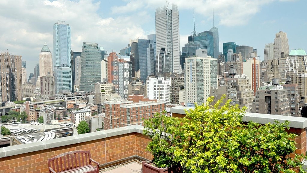 Hudson Yards High-Floor Gem | Convertible 2BR in Prime Manhattan Location! - Photo 1