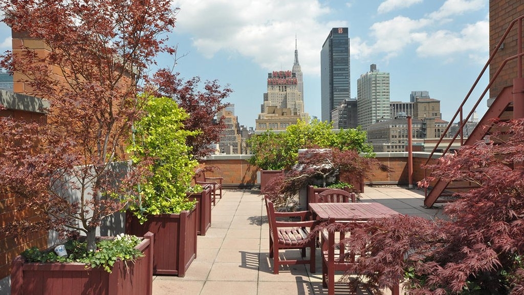 Hudson Yards High-Floor Gem | Convertible 2BR in Prime Manhattan Location! - Photo 0