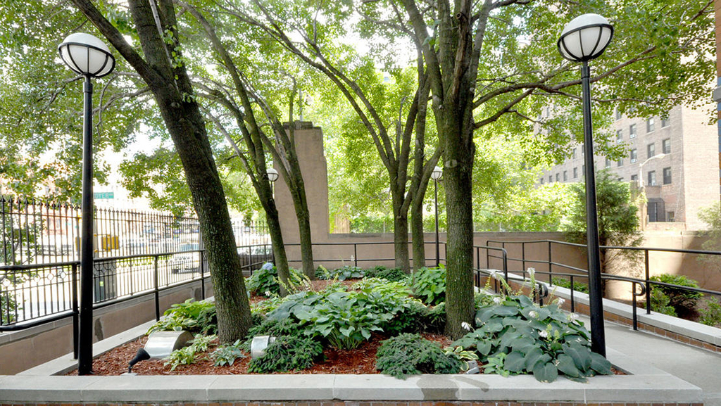 Hudson Yards High-Floor Gem | Convertible 2BR in Prime Manhattan Location! - Photo 3