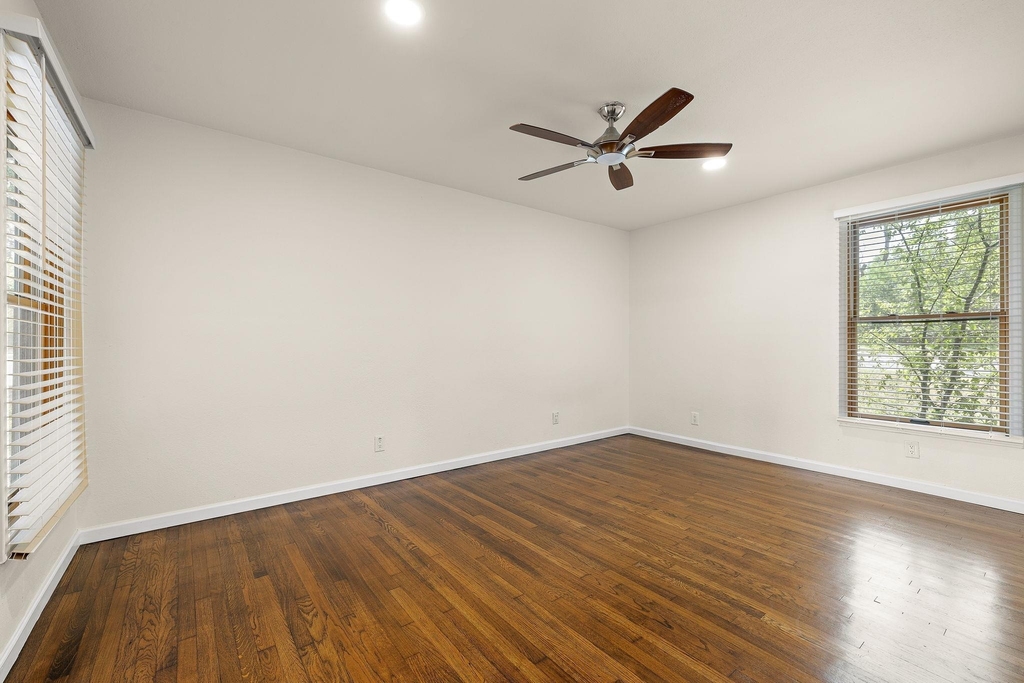 6101 Adalee Ave - Photo 12