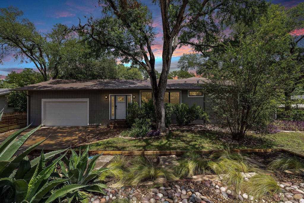6101 Adalee Ave - Photo 0