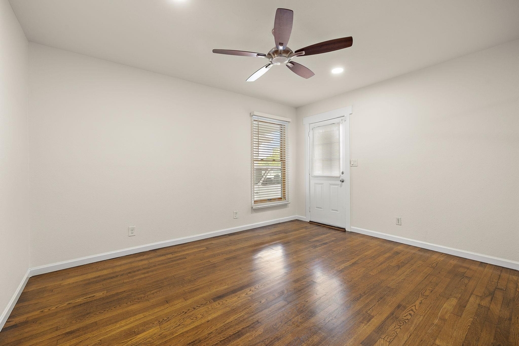 6101 Adalee Ave - Photo 17