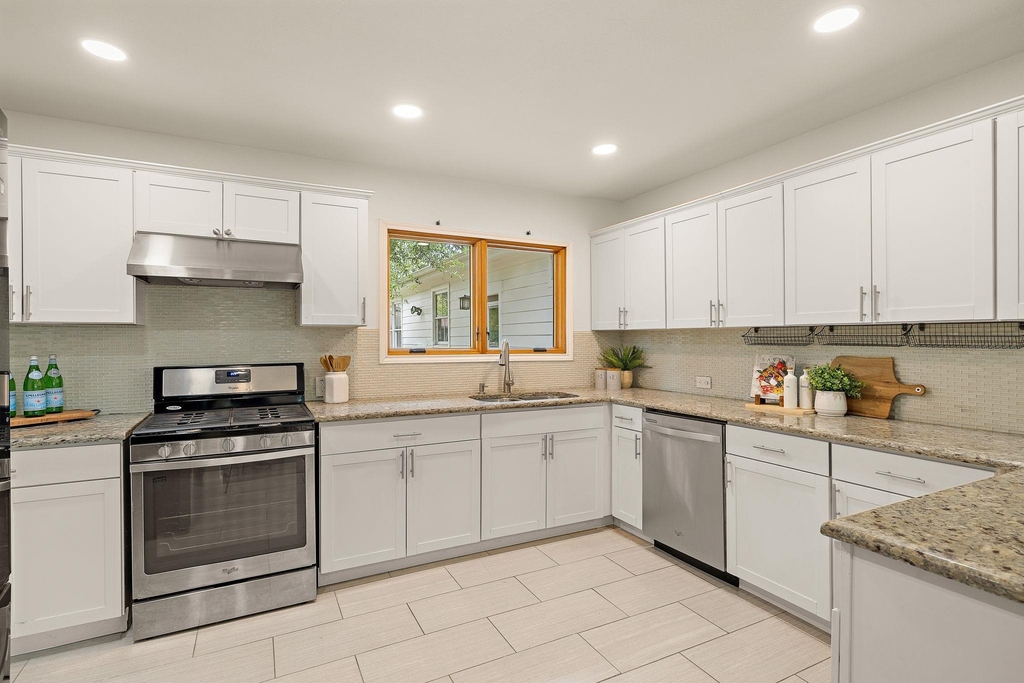 6101 Adalee Ave - Photo 11