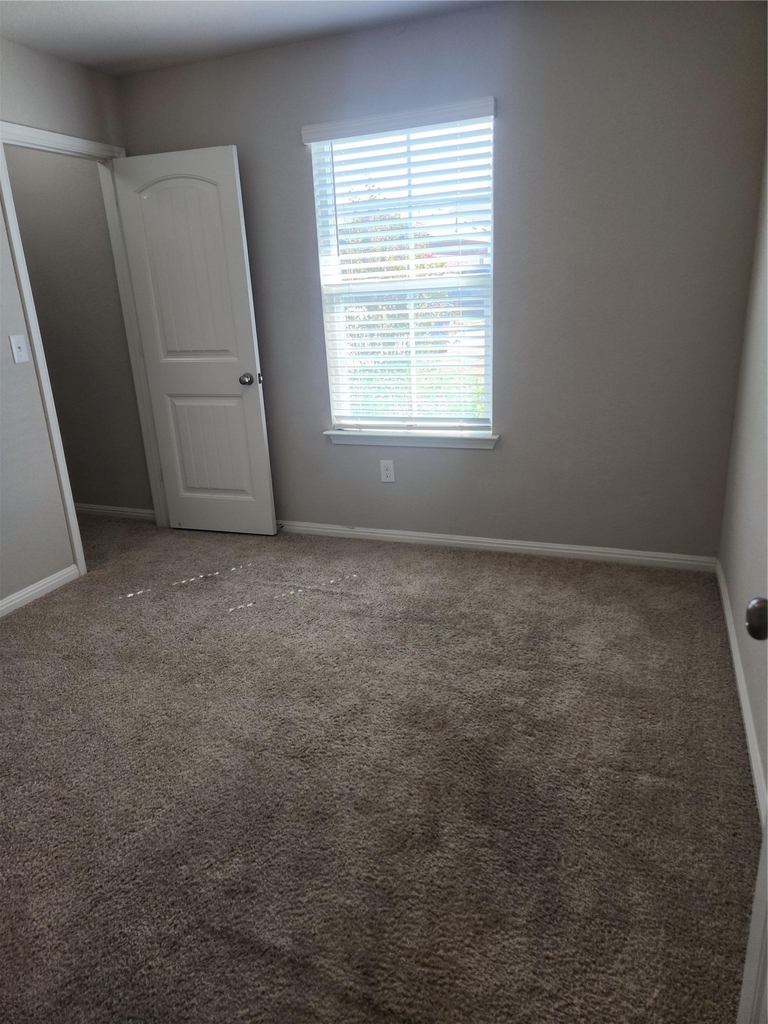 10808 Seguin St - Photo 9