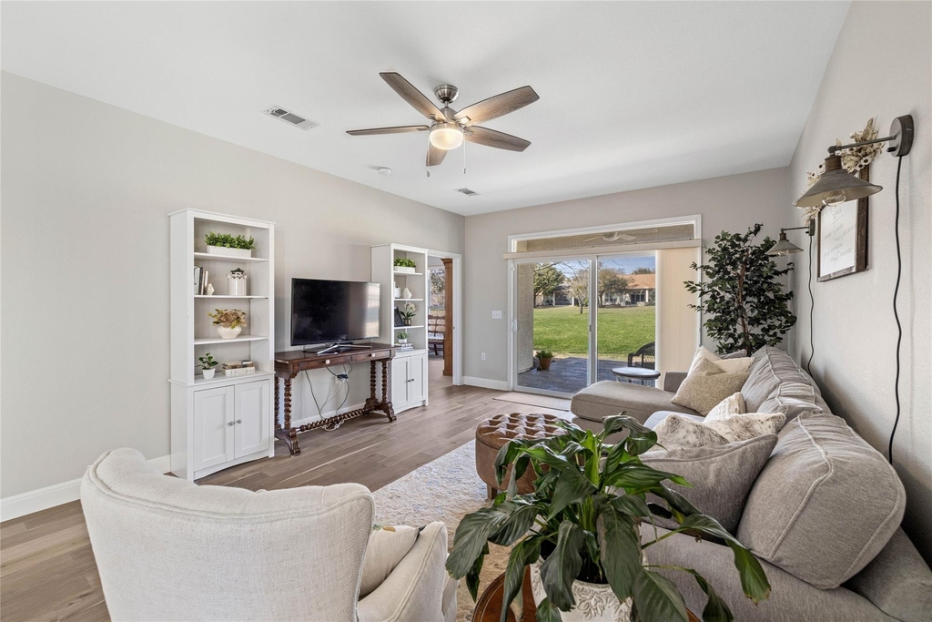 210 Crockett Ln - Photo 9