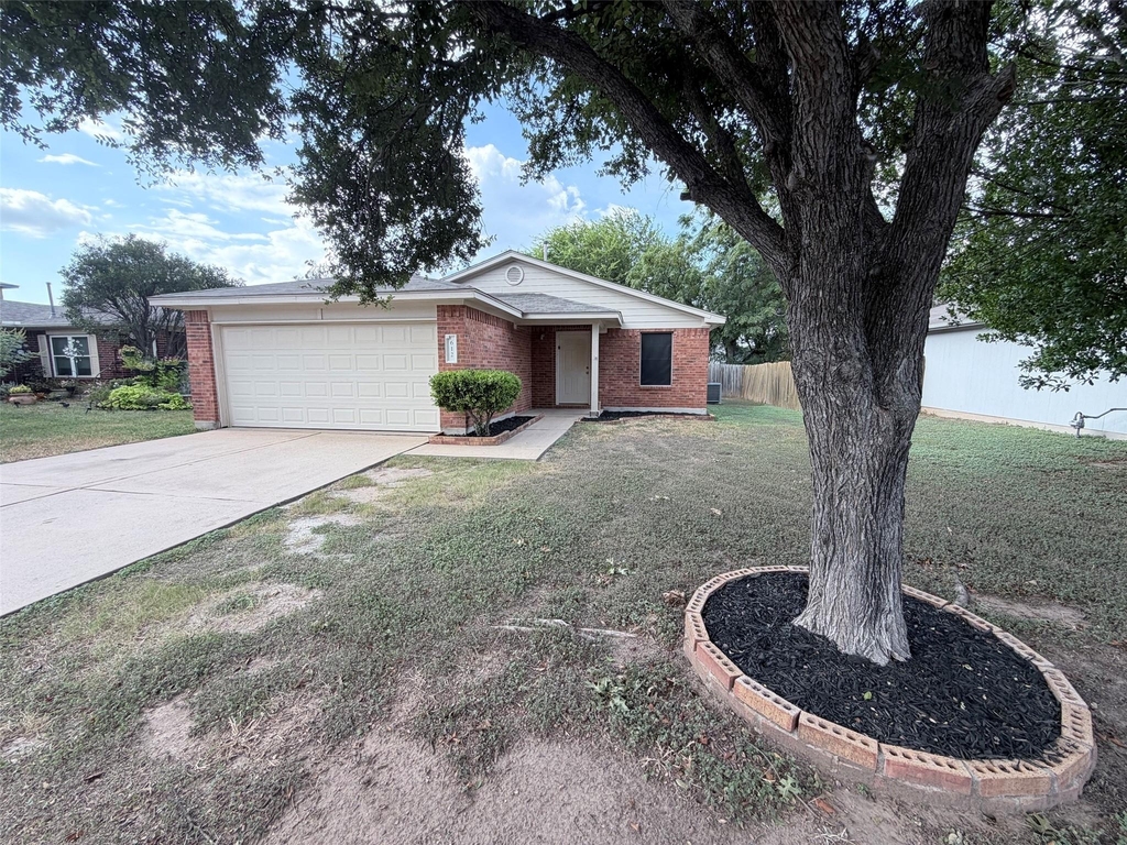 612 Elizabeth Ln - Photo 1