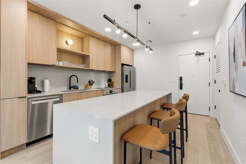 2323 S Lamar Blvd - Photo 11